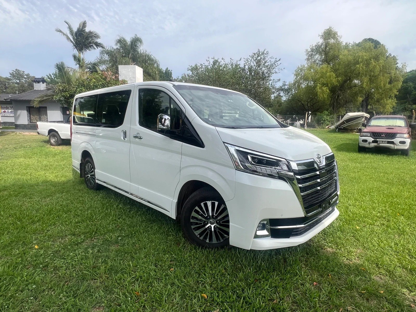 Toyota Hiace Wagon 2.8 WX Premium 2022 - Abelardo Villa Multimarca